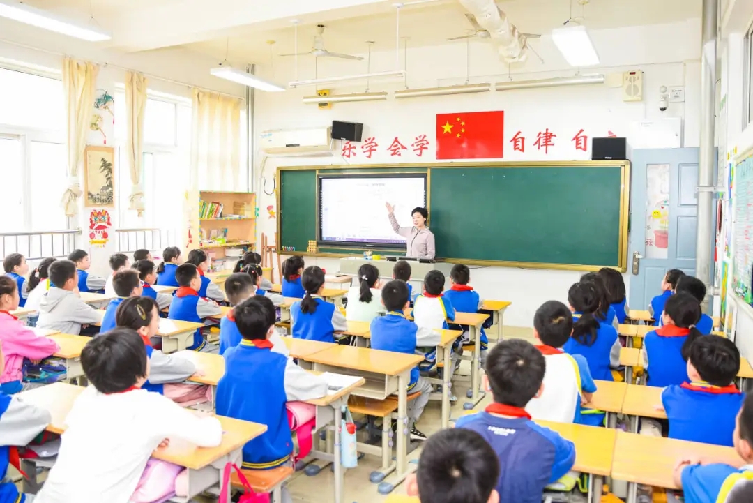 礼赞“十”光 红领巾寻非遗——济南泉景中学小学部四年级研学活动