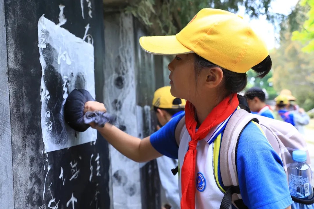 礼赞“十”光 红领巾寻非遗——济南泉景中学小学部四年级研学活动